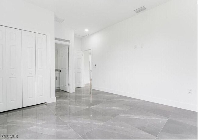 Building Photo - 4405 E 18th St