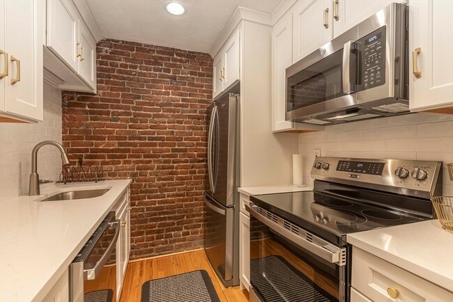 Building Photo - 462 Beacon St