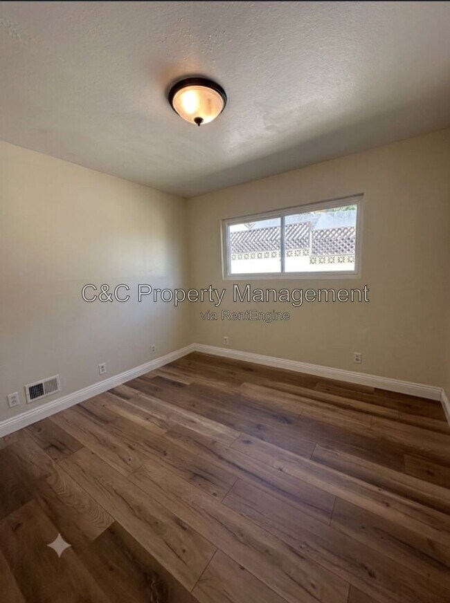 Building Photo - 15433 Ector St