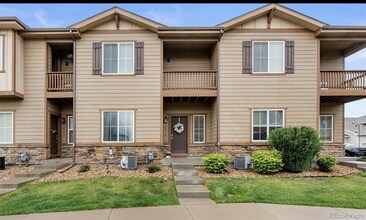 Building Photo - Newer 3bdrm/2 1/2 bath townhome in the heart of Longmont!