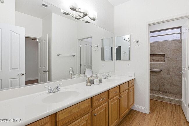 Building Photo - 6206 W Buckhorn Trail