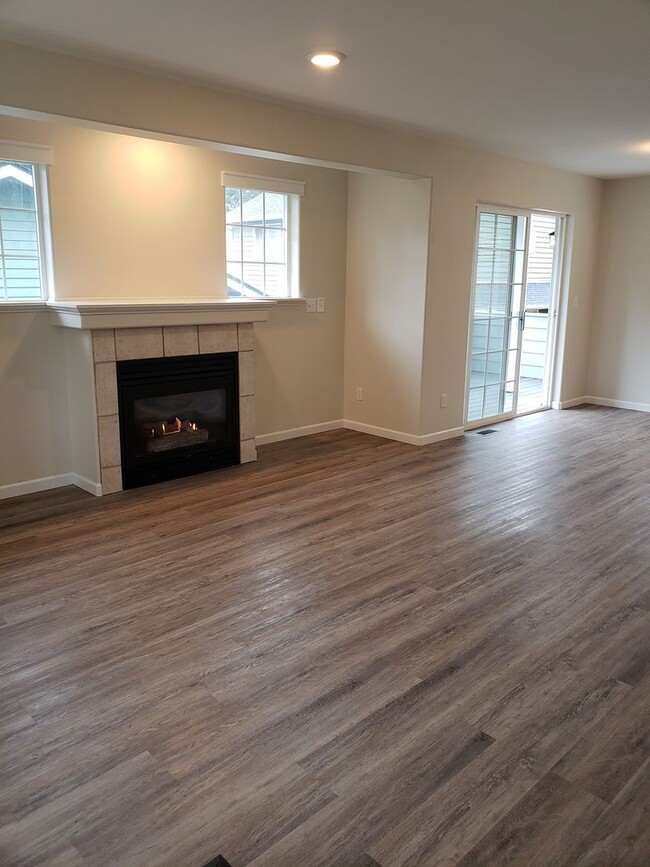 Building Photo - Beautifully Finished Home w/$800 OFF YOUR ...