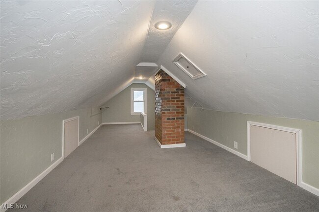 Building Photo - 1718 Maywood Rd