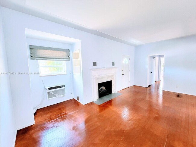 Building Photo - 828 NE 76th St