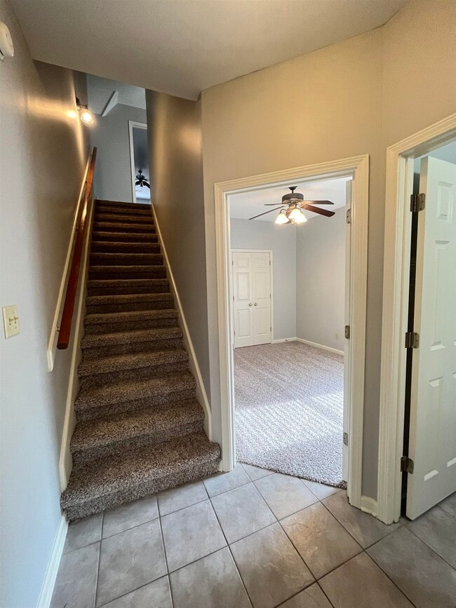 Building Photo - 8570 Meadow Green Dr
