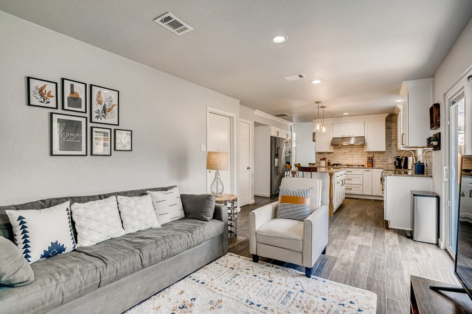 Building Photo - 2201 Rosemary Ln