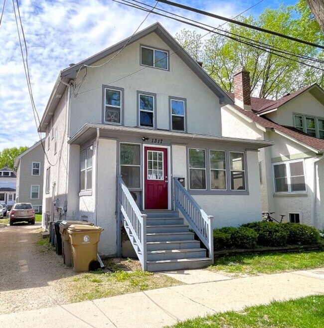 Building Photo - 1317 Milton St