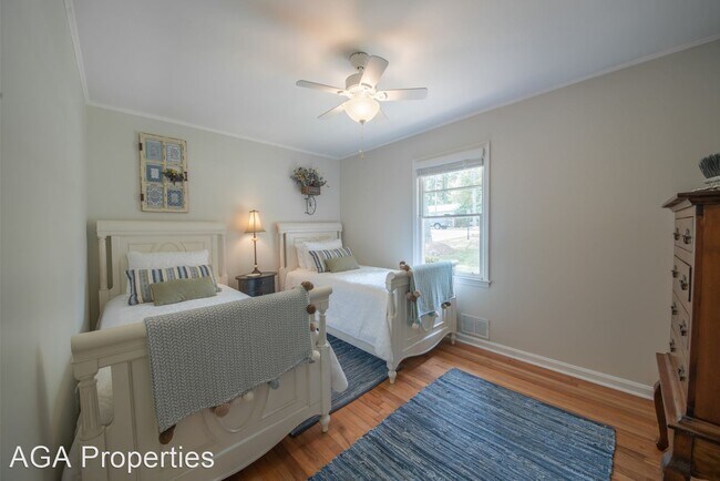 Building Photo - 4 br, 2 bath House - 180 Sherwood Drive