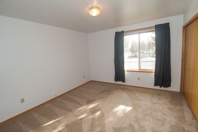 Building Photo - 2528 NE Conners Ave