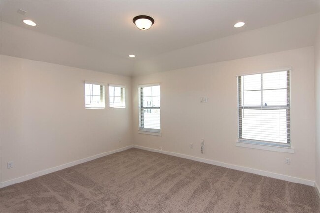 Building Photo - 4513 Post Loop