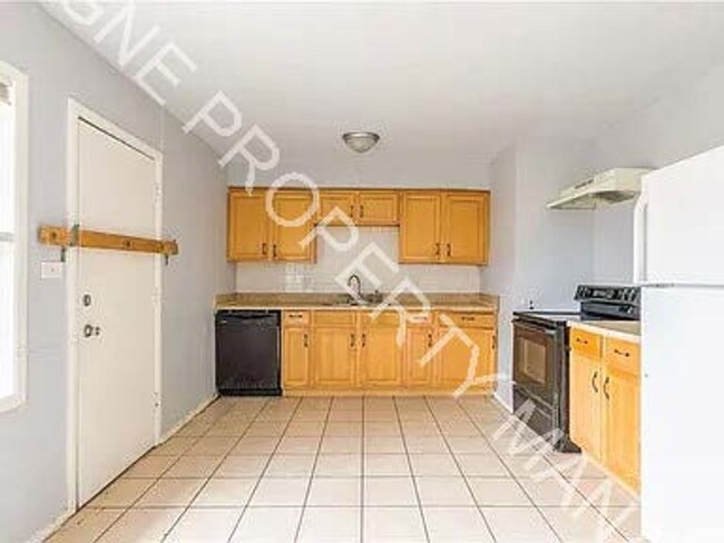 Building Photo - Single Family Home in Ruskin - All Voucher...