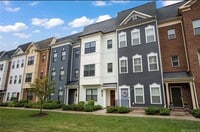 Building Photo - 3 Bedroom Townhouse with 2 Car Garage