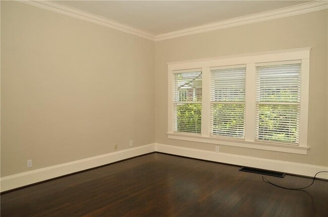 Building Photo - 950 Rupley Dr NE