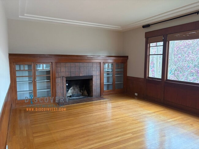 Building Photo - Lakeshore Craftsman with Detached Cottage and Versatile Bonus Rooms