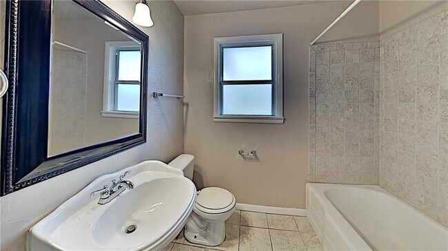 Building Photo - 2640 Manchester Dr
