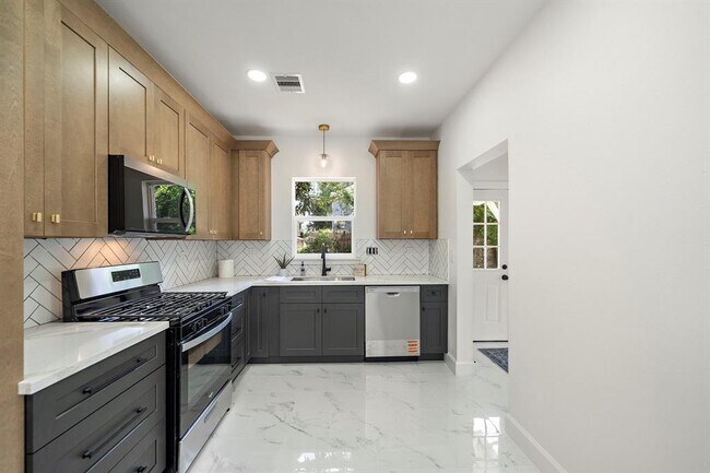 Building Photo - 2811 Barbee St