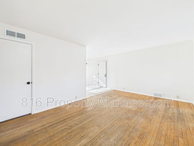 Building Photo - 6903 E 113 Terrace