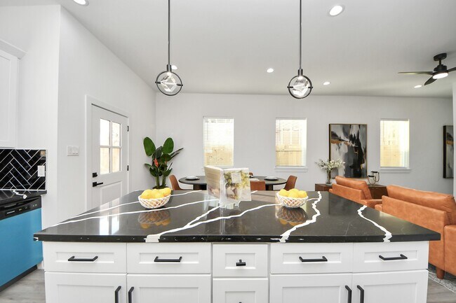 Building Photo - 8533 Amadwe St