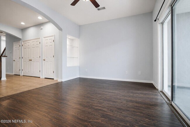 Building Photo - 6150 High Tide Blvd