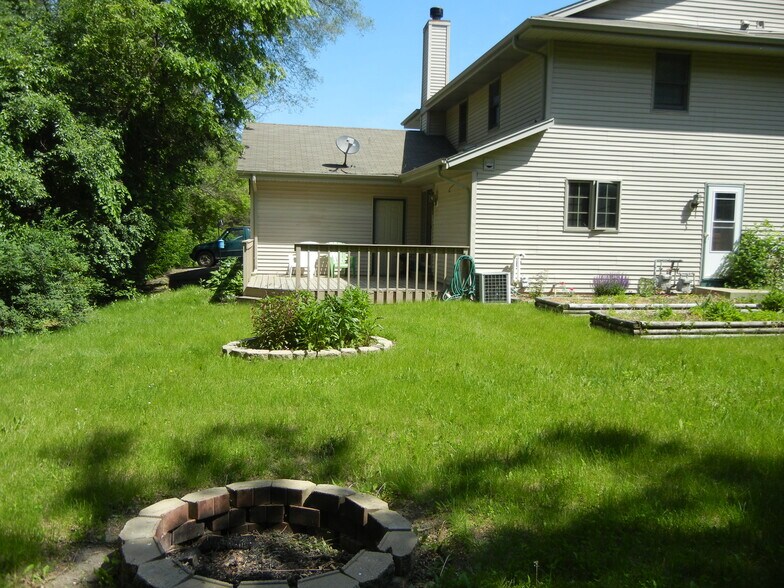 Backyard in Summer - 120 Hilly Oak Dr