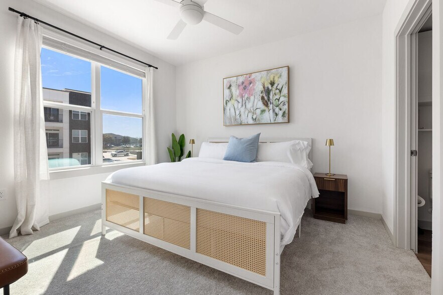 Building Photo - 1301 Leah Ave