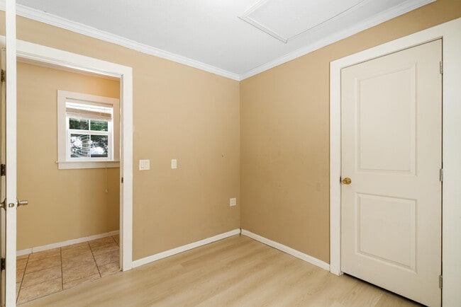 Building Photo - 40 Horseshoe Ln
