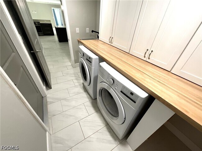 Building Photo - 20620 Pine Tree Ln