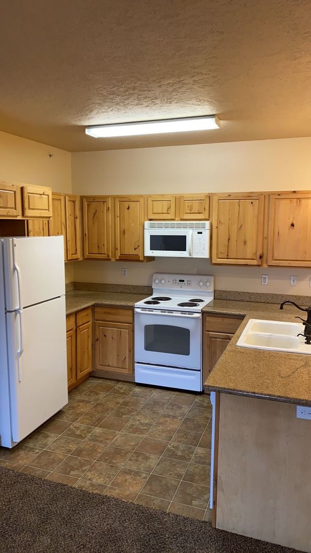 Building Photo - PHEASANT RUN CONDO (PR#24)