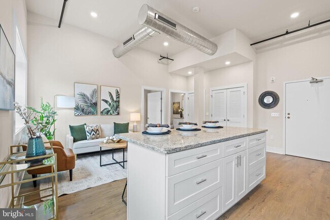 Building Photo - 30 W Broad St