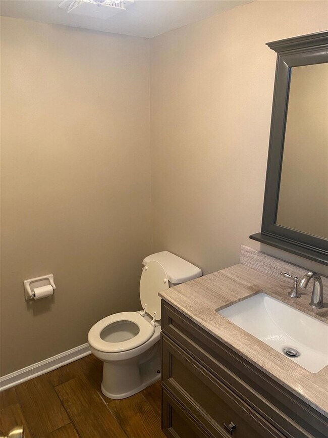 Building Photo - 8817 Tottenham Cove