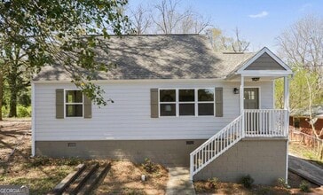 Building Photo - 2561 Sylvan Rd