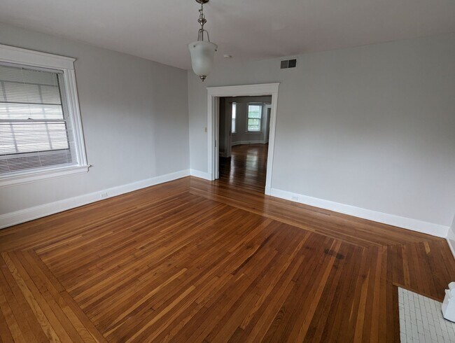 Building Photo - 2153 Slane Ave
