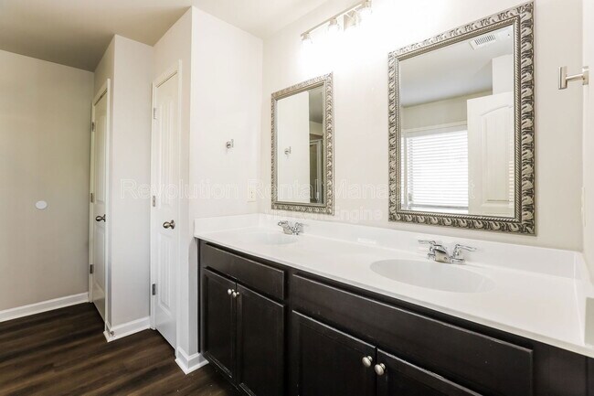 Building Photo - 823 Python Dr