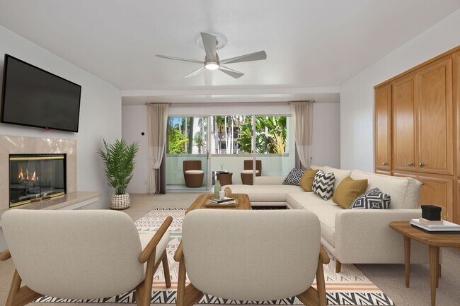 Building Photo - Extremely Rare Opportunity – 2 Bed / 2.5 Bath Luxury Condo at El Escorial Villas at East Beach