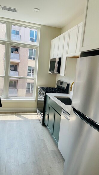 Kitchen - 6640 Mooney St