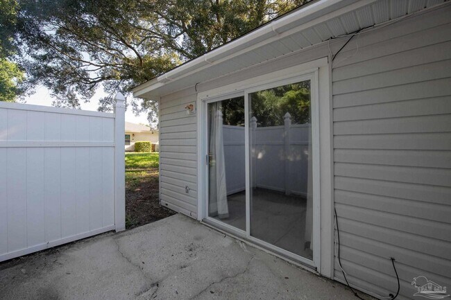 Building Photo - 1555 Green Briar Pkwy
