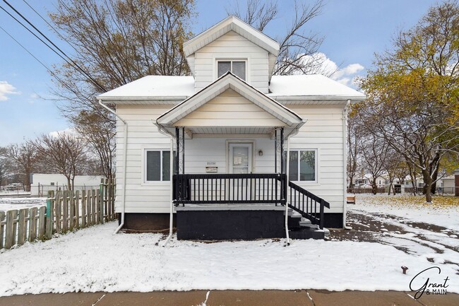 Primary Photo - 3 bedroom bungalow $1400