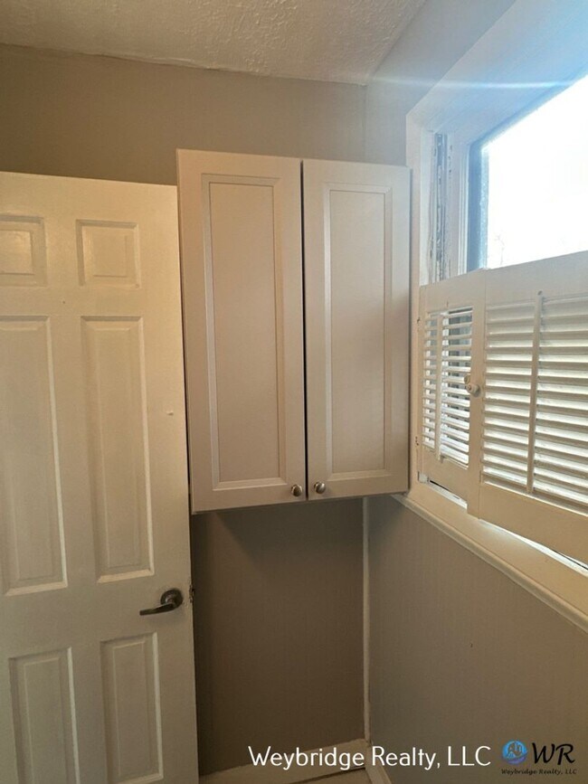 Building Photo - 8402 Curzon Ave