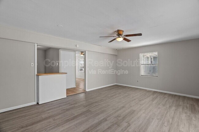 Building Photo - 409 Caithness Rd