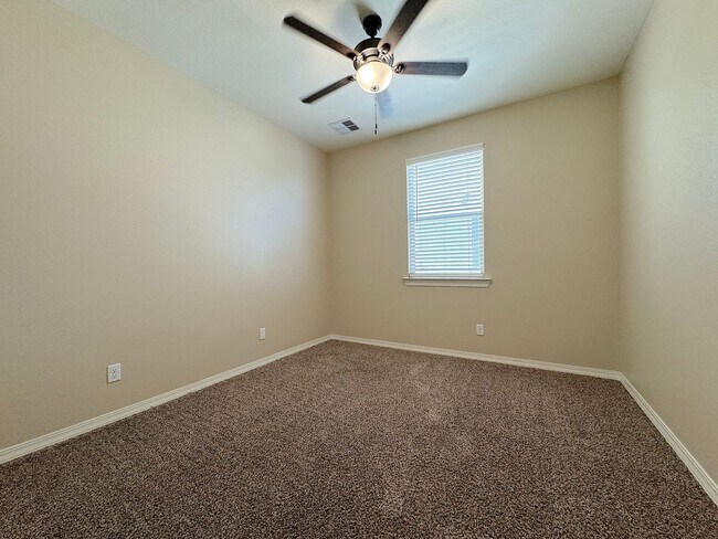 Building Photo - Northeast El Paso 4 Bed Refrig A/C!