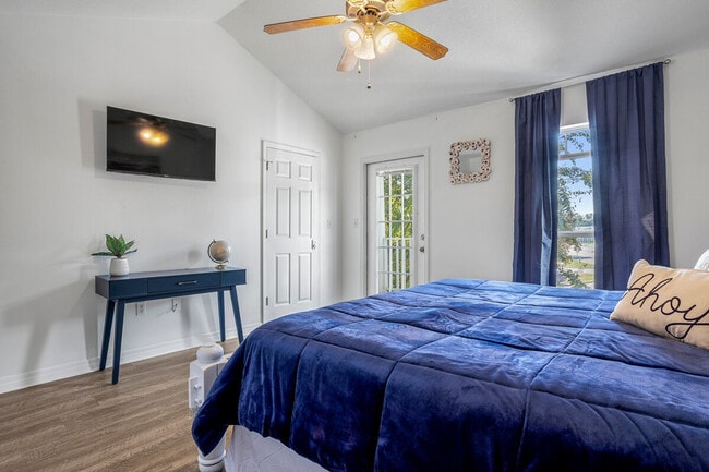 Building Photo - 241 Cowan Rd