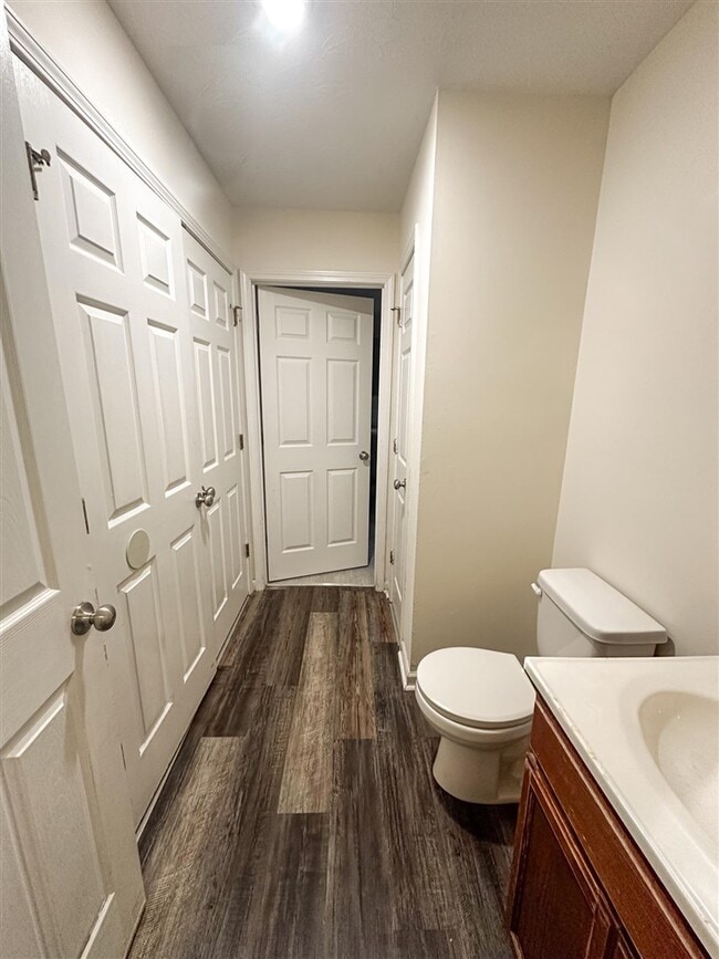 Building Photo - 1225 N Lee Dr