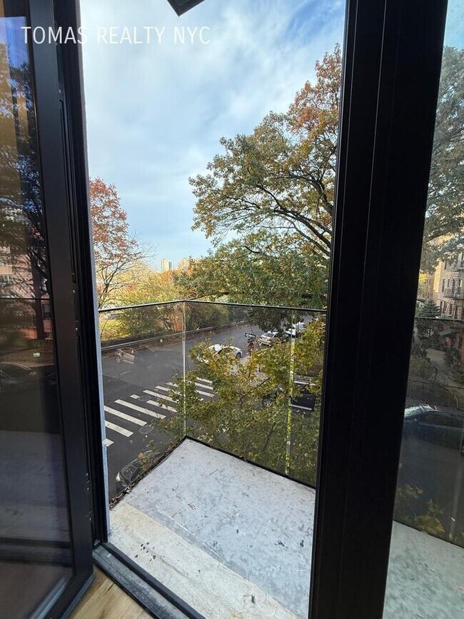 Building Photo - 1890 Pelham Pkwy S