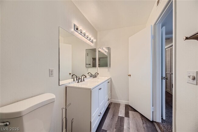 Building Photo - 3103 Key Largo Dr