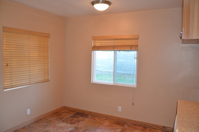 kitchen dining area - 4626 W 171st St