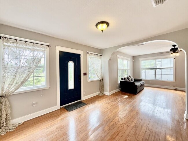 Building Photo - 909 W Fribley St