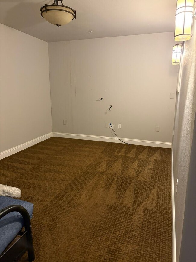 Building Photo - Beautiful Pavilions Condo!