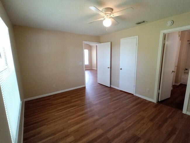 Building Photo - **For Sale w. Outside Agent** TW2127