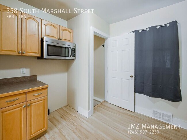 Building Photo - 358 S Marshall St