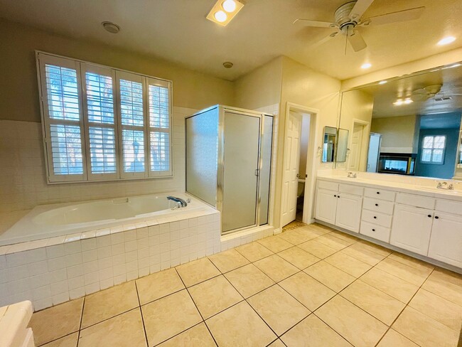 Building Photo - COMING SOON: Hardwood floors, freshly pain...